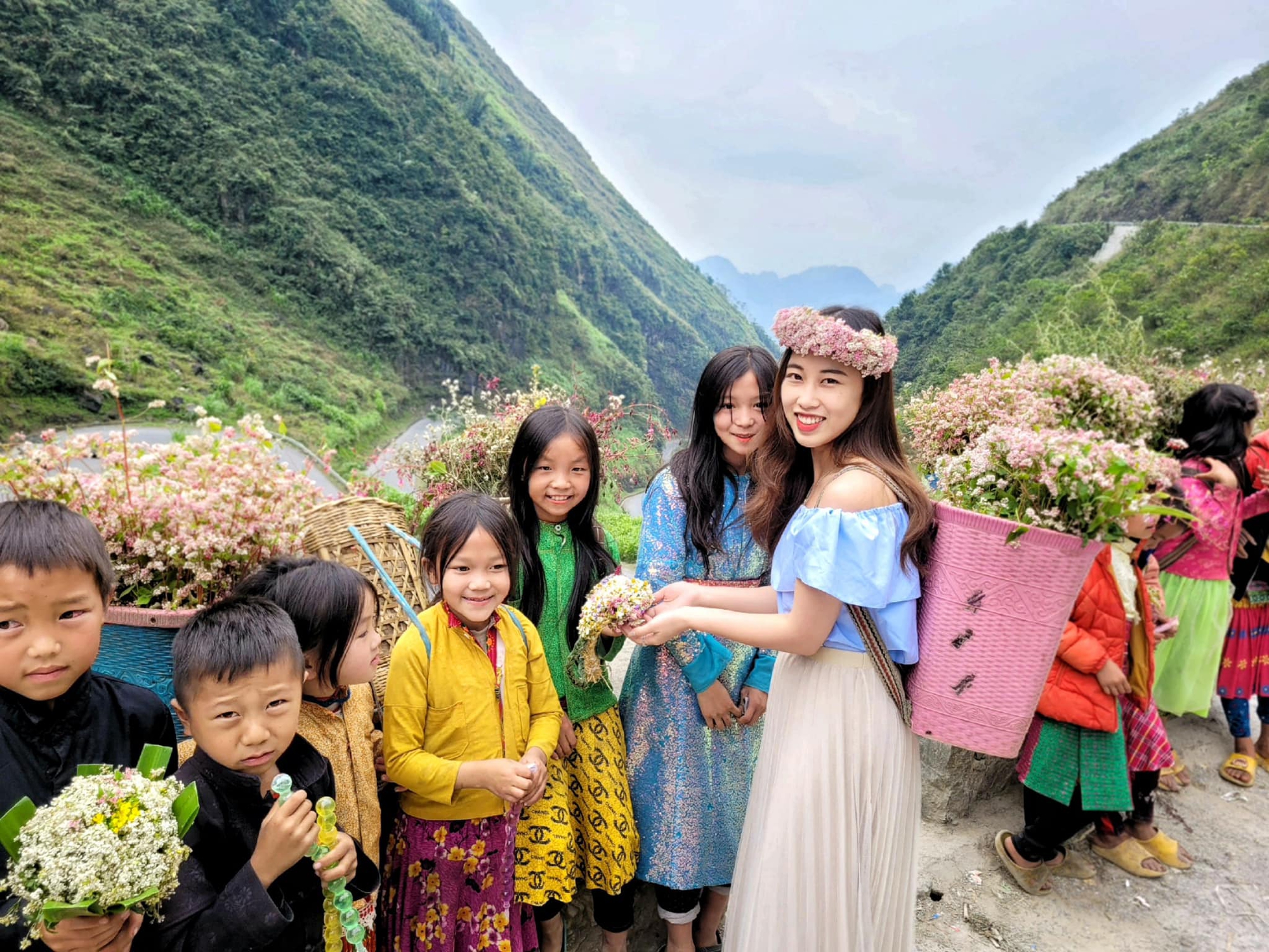 Vì sao Hà Giang lúc này đang chật kín vì lượng khách lớn từ khắp nơi đổ về? - Ảnh 4. Vì sao Hà Giang lúc này đang chật kín vì lượng khách lớn từ khắp nơi đổ về? - Ảnh 4.