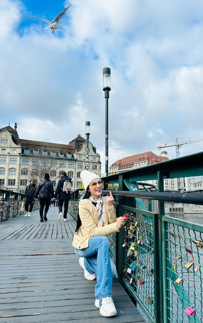 MC Kim Huyền Sâm duyên dáng bên dòng sông Seine - Ảnh 6.