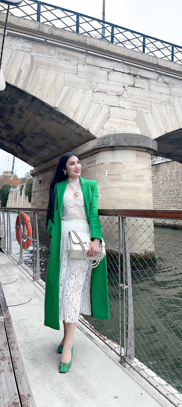 MC Kim Huyền Sâm duyên dáng bên dòng sông Seine - Ảnh 4.