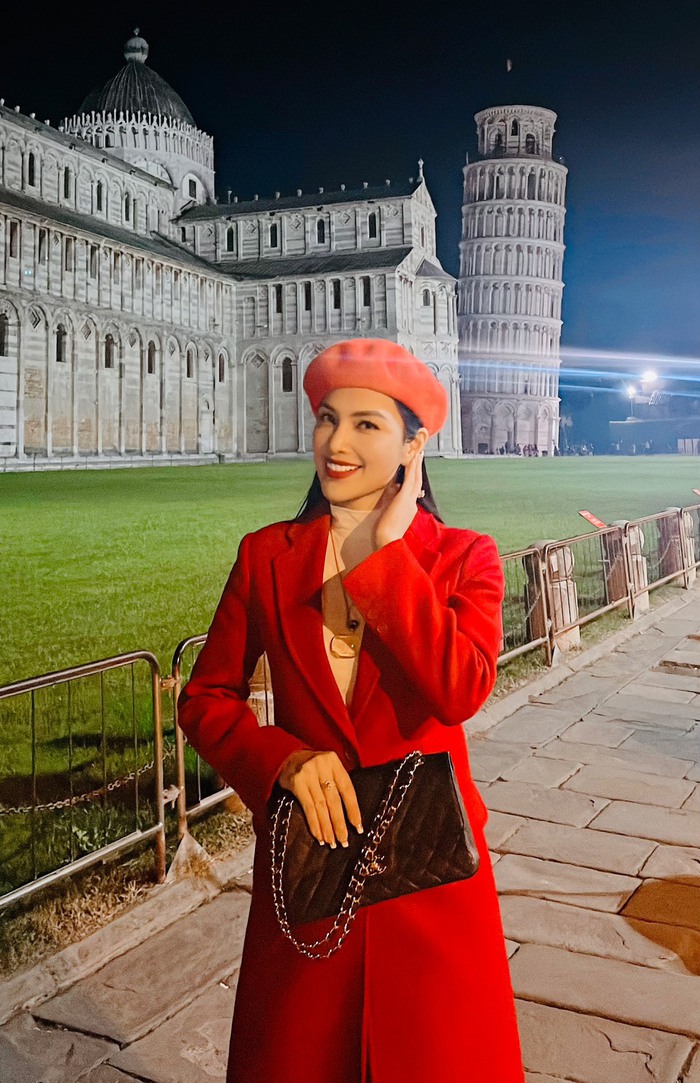 MC Kim Huyền Sâm duyên dáng bên dòng sông Seine - Ảnh 3.