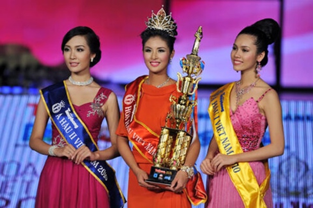 Top 3 Hoa hậu Việt Nam 2010: Ngọc Hân sắp lên xe hoa, 2 Á hậu rút lui khỏi showbiz - Ảnh 1.
