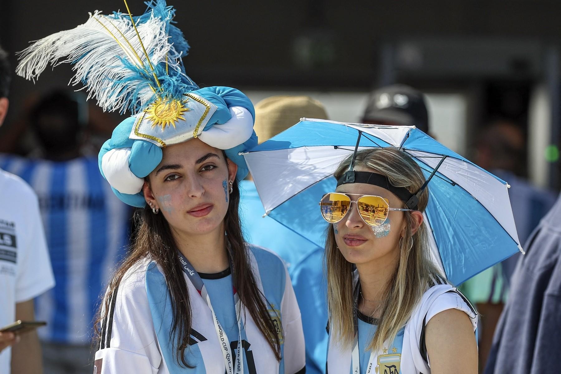 Ngắm dàn CĐV xinh đẹp của Argentina trên khán đài World Cup 2022 - Ảnh 6. Ngắm dàn CĐV xinh đẹp của Argentina trên khán đài World Cup 2022 - Ảnh 6.