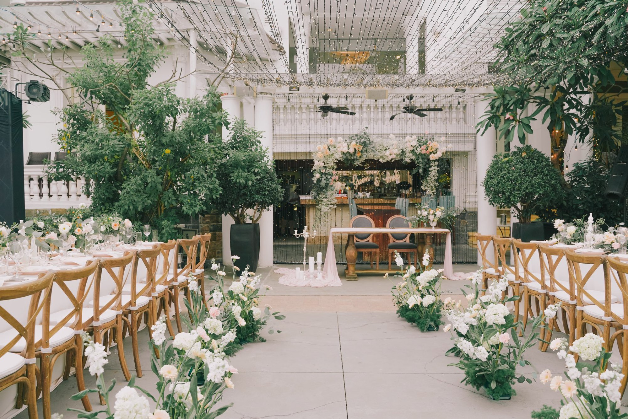 Những địa điểm tổ chức tiệc cưới khung cảnh hoàng hôn nên thơ, thoả mong ước của các cặp đôi - Ảnh 8. Những địa điểm tổ chức tiệc cưới khung cảnh hoàng hôn nên thơ, thoả mong ước của các cặp đôi - Ảnh 8.