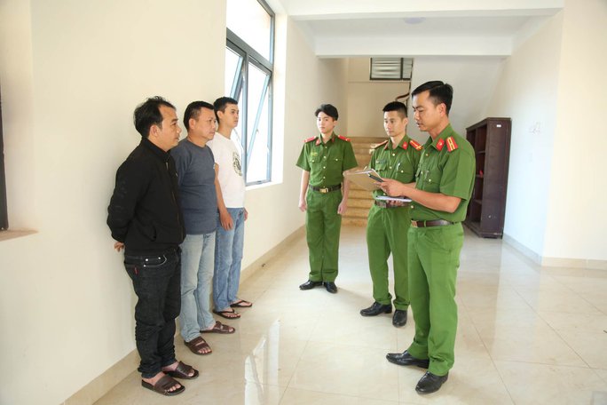 Liên tiếp triệt phá 3 nhóm cá độ bóng đá mùa World Cup - Ảnh 3. Liên tiếp triệt phá 3 nhóm cá độ bóng đá mùa World Cup - Ảnh 3.