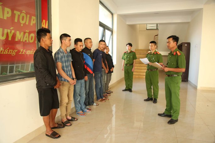 Liên tiếp triệt phá 3 nhóm cá độ bóng đá mùa World Cup - Ảnh 2. Liên tiếp triệt phá 3 nhóm cá độ bóng đá mùa World Cup - Ảnh 2.