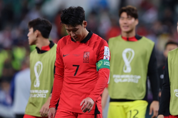 Son Heung-min bật khóc, HLV Hàn Quốc nổi giận chỉ mặt trọng tài - Ảnh 4.