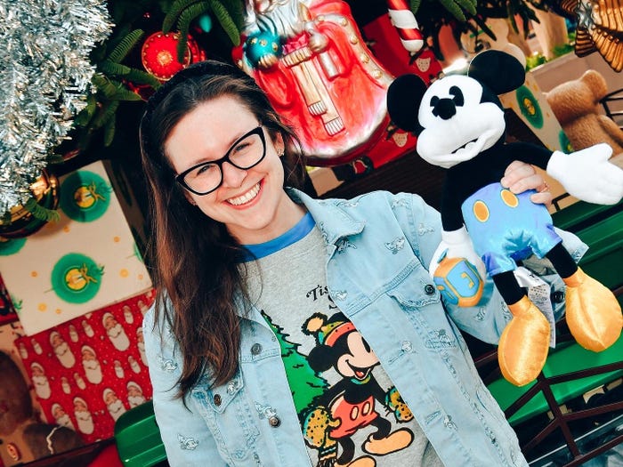 Cô gái kiếm cả trăm nghìn USD nhờ tình yêu với các nhân vật hoạt hình: Ai nói bạn không thể làm giàu từ đam mê? - Ảnh 1.