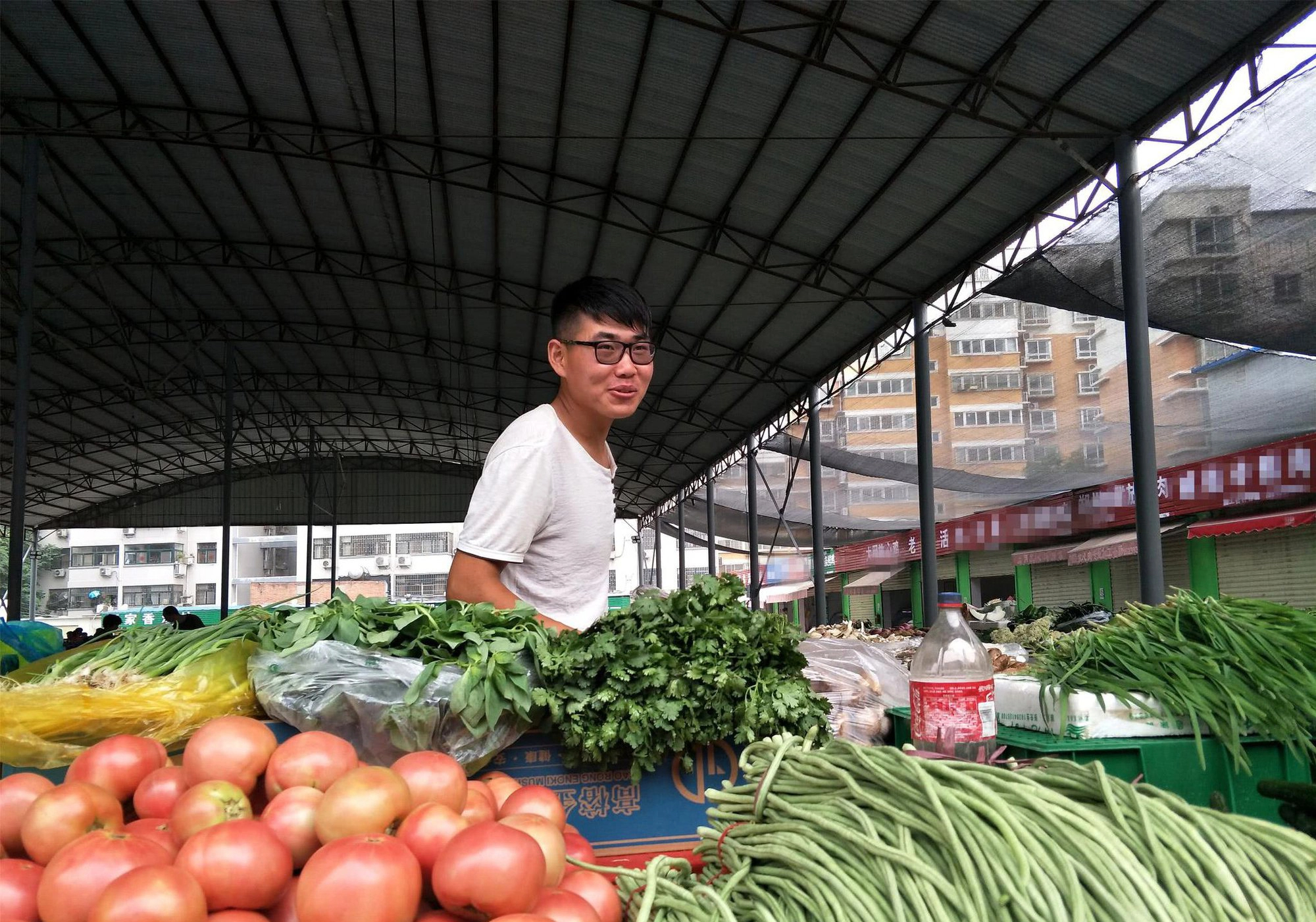 Dùng kinh nghiệm 20 năm bán rau để đầu tư chứng khoán, người đàn ông ...