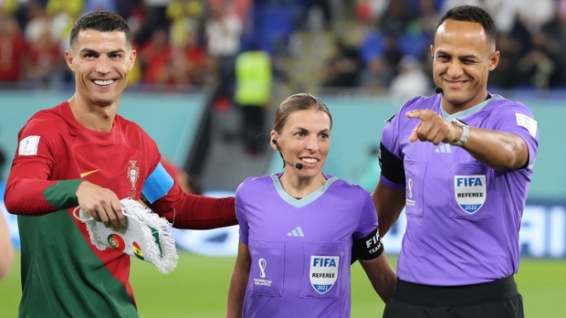 FIFA ra quyết định chưa từng có: 4 nữ trọng tài cùng xuất trận ở World Cup 2022 - Ảnh 1.