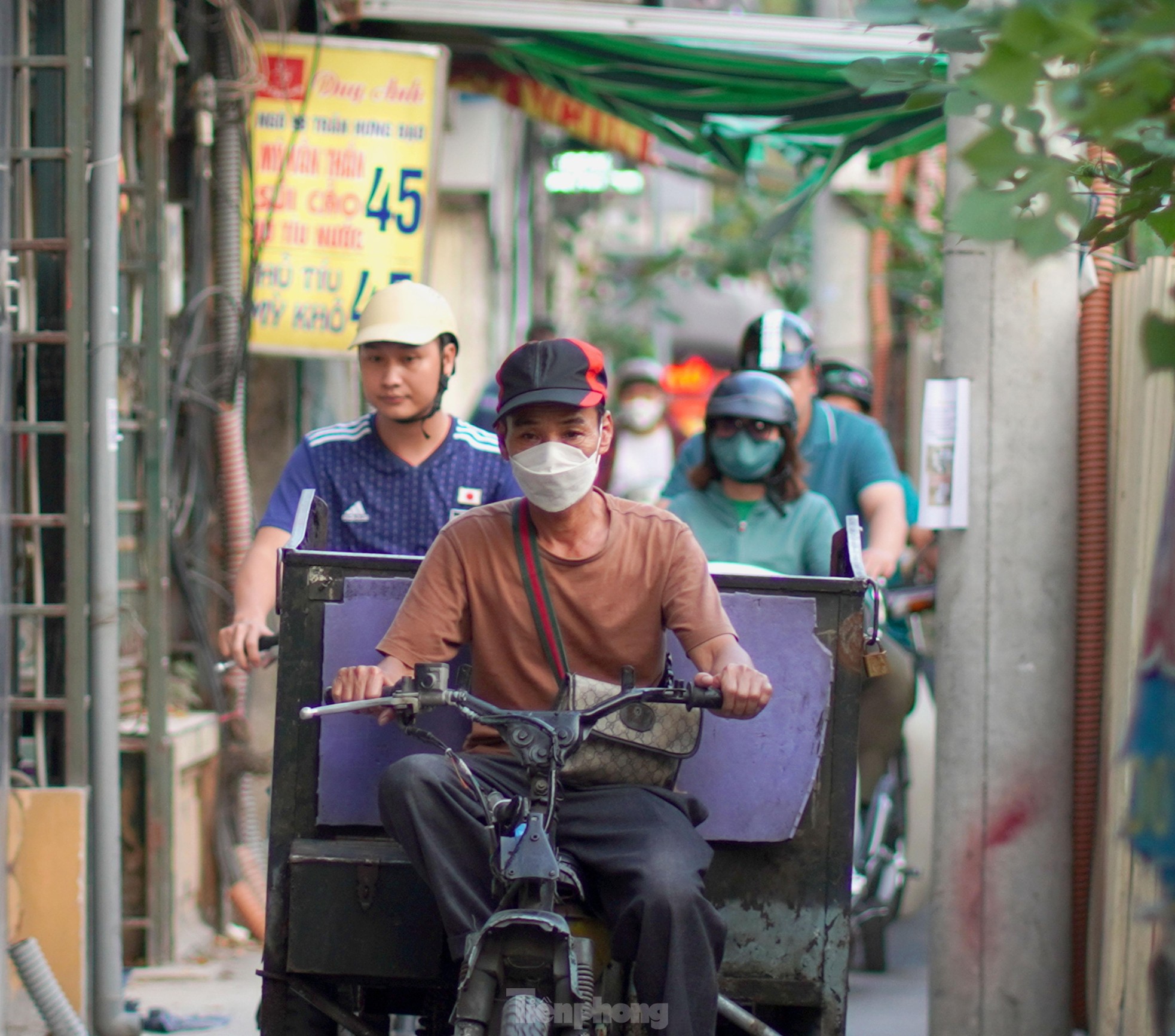 Người dân khổ sở đi lại qua ma trận ga ngầm S12 đường sắt Nhổn - Ga Hà Nội - Ảnh 5.