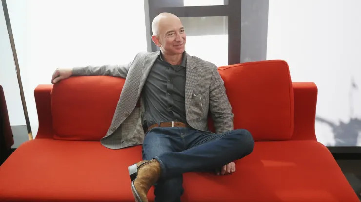 Ông vua cashmere mê hoặc cả Thung lũng Sillicon: Từng làm 400 chiếc áo cho Steve Jobs, chinh phục từ tỷ phú Jeff Bezos đến Angelina Jolie - Ảnh 4. Ông vua cashmere mê hoặc cả Thung lũng Sillicon: Từng làm 400 chiếc áo cho Steve Jobs, chinh phục từ tỷ phú Jeff Bezos đến Angelina Jolie - Ảnh 4.