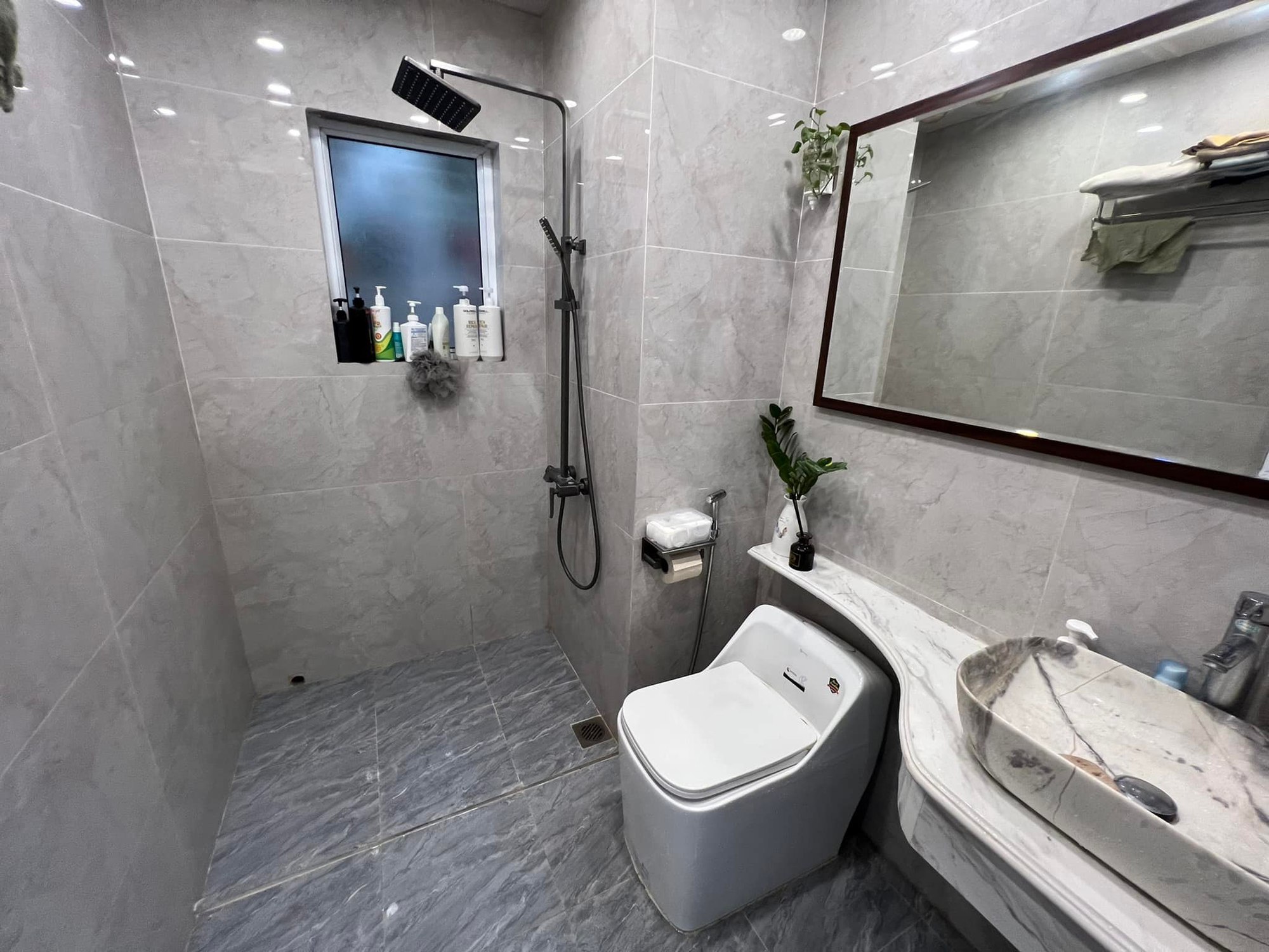 Căn hộ 73m2 là bảo tàng kỷ niệm của gia đình 4 người ở Hà Nội - Ảnh 7. Căn hộ 73m2 là bảo tàng kỷ niệm của gia đình 4 người ở Hà Nội - Ảnh 7.