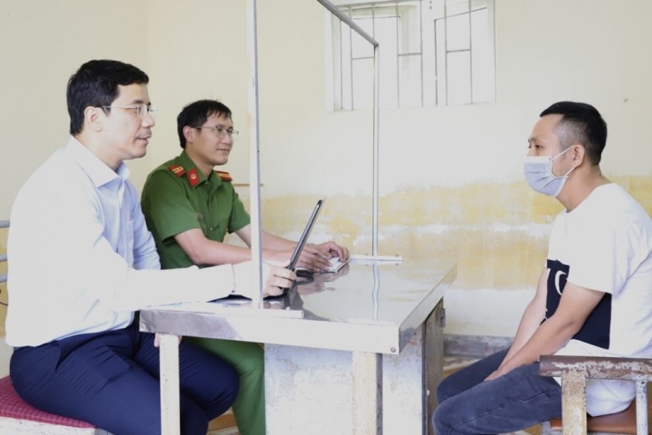 Phá đường dây cá độ bóng đá liên tỉnh quy mô 6.000 tỷ đồng - Ảnh 1.