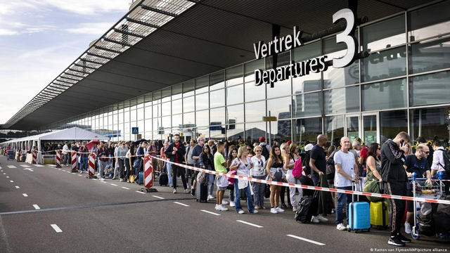 Đi máy bay trở thành cơn ác mộng ở một nước châu Âu, có người chi 30 triệu mua dịch vụ VIP của sân bay - Ảnh 2.