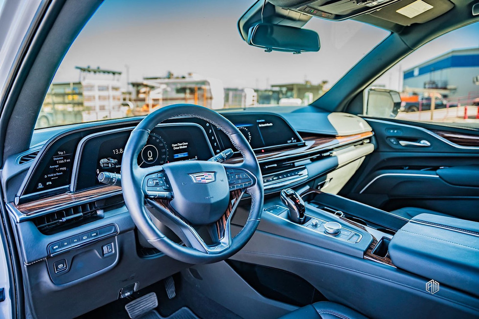 Cadillac Escalade độ limousine dài hơn 10 mét: Bên trong như phòng karaoke - Ảnh 7. Cadillac Escalade độ limousine dài hơn 10 mét: Bên trong như phòng karaoke - Ảnh 7.