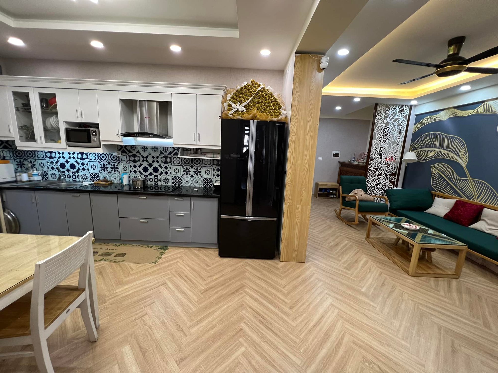 Căn hộ 73m2 là bảo tàng kỷ niệm của gia đình 4 người ở Hà Nội - Ảnh 1. Căn hộ 73m2 là bảo tàng kỷ niệm của gia đình 4 người ở Hà Nội - Ảnh 1.