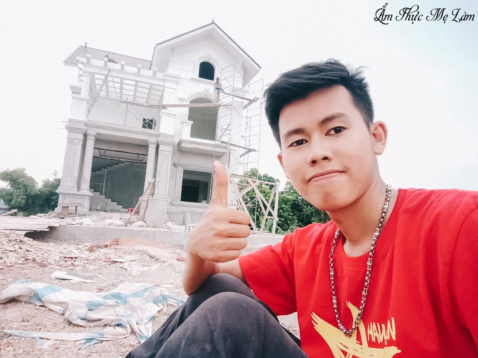 Chủ kênh “Ẩm thực mẹ làm xây nhà 3 tỷ đồng báo hiếu: “Mẹ đã già mà chưa được sống ở một ngôi nhà khang trang” - Ảnh 3. Chủ kênh “Ẩm thực mẹ làm xây nhà 3 tỷ đồng báo hiếu: “Mẹ đã già mà chưa được sống ở một ngôi nhà khang trang” - Ảnh 3.