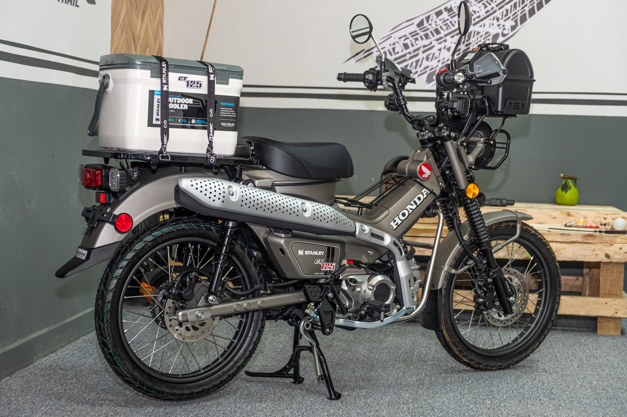 Hàng hiếm Honda CT125 Stanley giá cả trăm triệu đồng tại Việt Nam: Dáng off-road nhưng chỉ dành cho người sưu tầm - Ảnh 17. Hàng hiếm Honda CT125 Stanley giá cả trăm triệu đồng tại Việt Nam: Dáng off-road nhưng chỉ dành cho người sưu tầm - Ảnh 17.