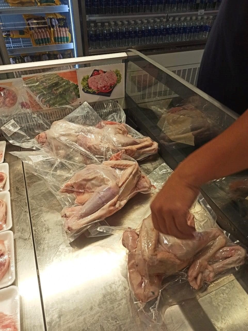 Xuất hiện Gà đi bộ ăn chuối của Hoàng Anh Gia Lai, được bán thử tại 2 cửa hàng Bapi Đà Nẵng và Tp.HCM - Ảnh 1. Xuất hiện Gà đi bộ ăn chuối của Hoàng Anh Gia Lai, được bán thử tại 2 cửa hàng Bapi Đà Nẵng và Tp.HCM - Ảnh 1.