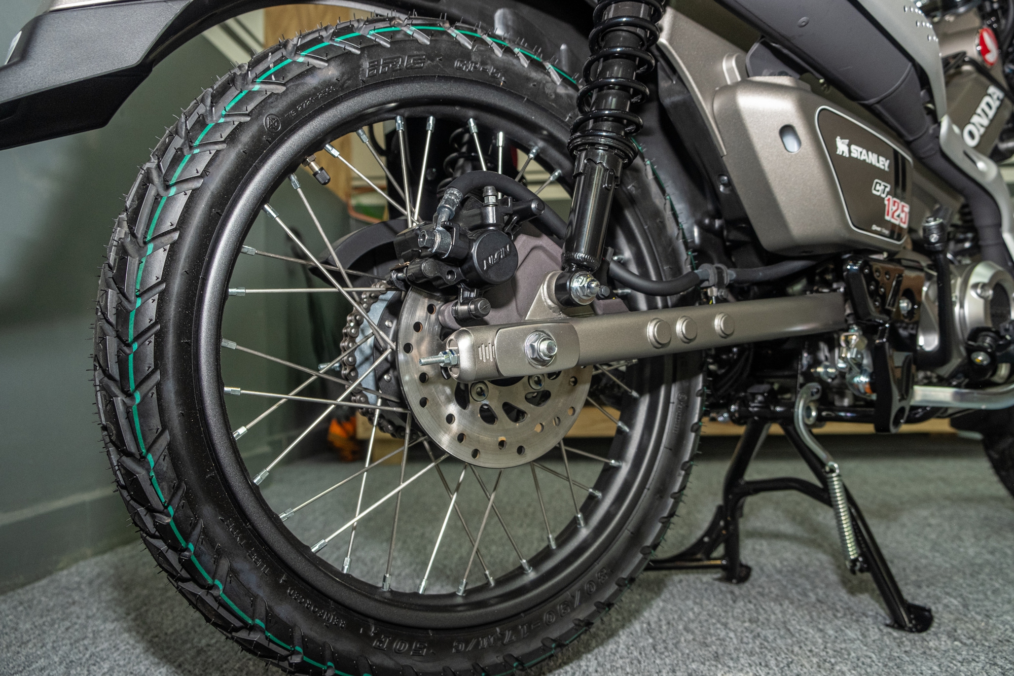 Hàng hiếm Honda CT125 Stanley giá cả trăm triệu đồng tại Việt Nam: Dáng off-road nhưng chỉ dành cho người sưu tầm - Ảnh 15. Hàng hiếm Honda CT125 Stanley giá cả trăm triệu đồng tại Việt Nam: Dáng off-road nhưng chỉ dành cho người sưu tầm - Ảnh 15.