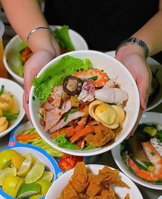 TP.HCM: Loạt món ăn tuy cũ nhưng có nguyên liệu độc nhất vô nhị khiến nhiều người mê mẩn - Ảnh 1.