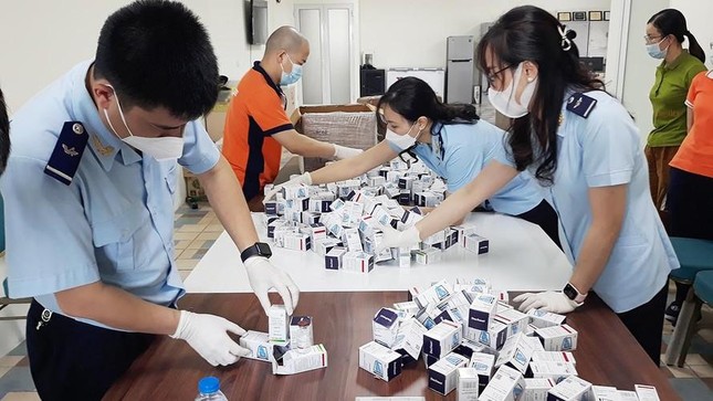 Phát hiện hơn 13.700 vụ buôn lậu, gian lận thương mại trong 10 tháng - Ảnh 1.