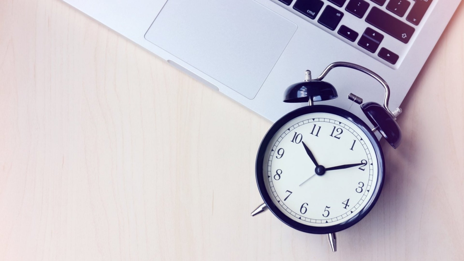 Founder giảm giờ làm từ 100 xuống còn 35 giờ/tuần: Làm ít hơn nhân viên, công ty kiếm hàng chục triệu USD mỗi năm - Ảnh 4. Founder giảm giờ làm từ 100 xuống còn 35 giờ/tuần: Làm ít hơn nhân viên, công ty kiếm hàng chục triệu USD mỗi năm - Ảnh 4.