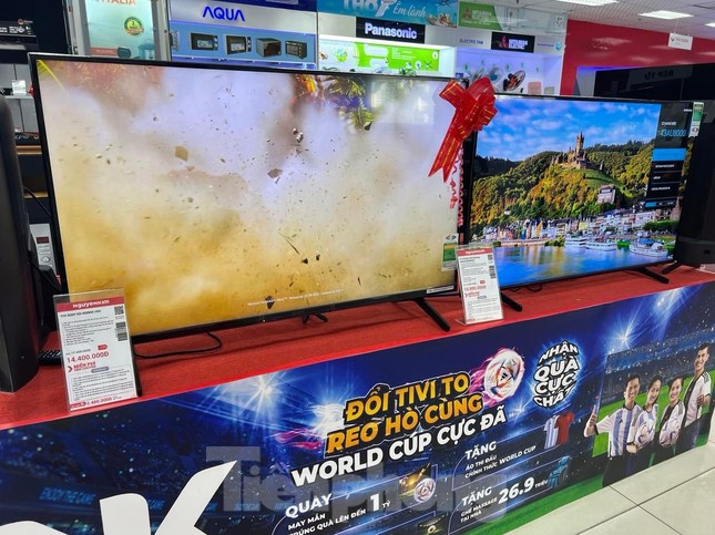 Dịch vụ cho thuê tivi, máy chiếu nóng cùng World Cup - Ảnh 1.