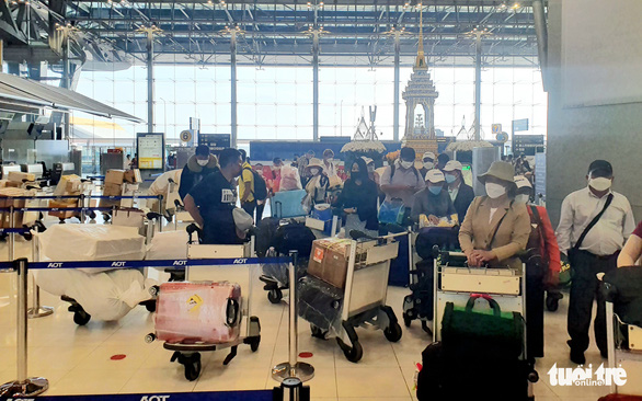 Vé máy bay Tết tăng giá mạnh, hành khách bày chiêu bay vòng Thái Lan về Hà Nội rẻ hơn - Ảnh 3.