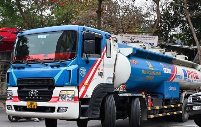 Bơm thêm 1.000m3 xăng dầu chấm dứt cơn khát ở Hà Nội - Ảnh 1.