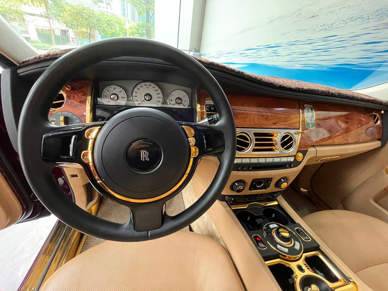 Ngắm RollsRoyce Wraith hơn 20 tỷ của Cường Đô la xuất hiện trên đường   Báo Dân trí