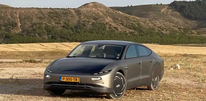 Ô tô năng lượng mặt trời đầu tiên trên thế giới được đưa vào sản xuất hàng loạt, có thể chạy tối đa 7 tháng không cần sạc - Ảnh 3. Ô tô năng lượng mặt trời đầu tiên trên thế giới được đưa vào sản xuất hàng loạt, có thể chạy tối đa 7 tháng không cần sạc - Ảnh 3.