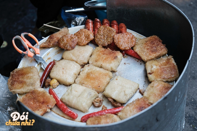 Hà Nội rét thật rồi, càn quét ngay các món bánh nóng hổi gọi tên mùa đông này thôi! - Ảnh 17. Hà Nội rét thật rồi, càn quét ngay các món bánh nóng hổi gọi tên mùa đông này thôi! - Ảnh 17.