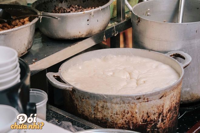 Hà Nội rét thật rồi, càn quét ngay các món bánh nóng hổi gọi tên mùa đông này thôi! - Ảnh 12. Hà Nội rét thật rồi, càn quét ngay các món bánh nóng hổi gọi tên mùa đông này thôi! - Ảnh 12.