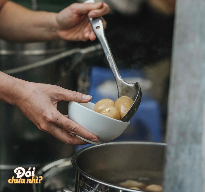 Hà Nội rét thật rồi, càn quét ngay các món bánh nóng hổi gọi tên mùa đông này thôi! - Ảnh 23. Hà Nội rét thật rồi, càn quét ngay các món bánh nóng hổi gọi tên mùa đông này thôi! - Ảnh 23.