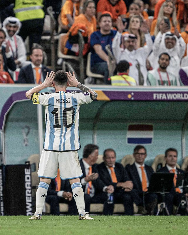 Sự thật đằng sau màn ăn mừng của Lionel Messi trước tuyển Hà Lan - Ảnh 2.