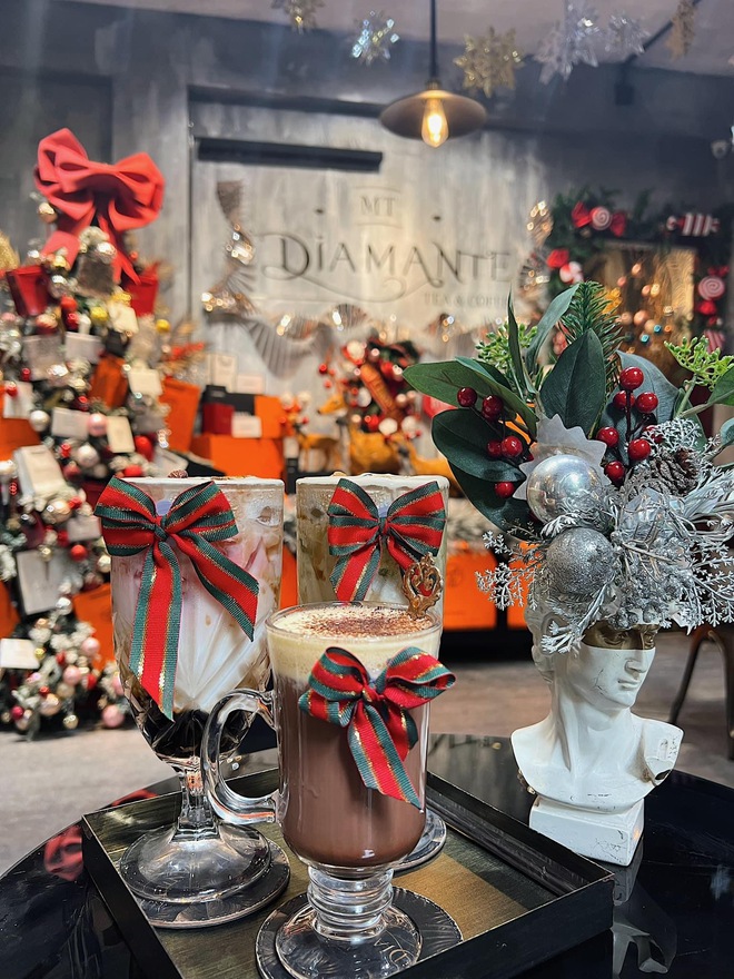  Dành cho hội mê sống ảo: Có 1 loạt quán cà phê trang trí Giáng sinh đẹp lung linh ở Hà Nội này!  - Ảnh 23.