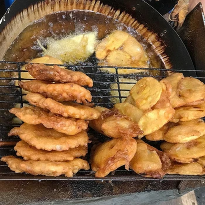  Không khí lạnh tăng cường ở Hà Nội, làm ấm chiếc bụng ngay với những món nóng hổi từ ăn vặt đến ăn no này - Ảnh 9.