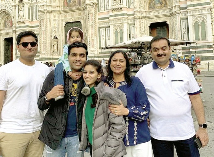 Tỷ phú Ấn Độ Gautam Adani: Tôi dạy con khả năng nhìn xa hơn” - Ảnh 1.