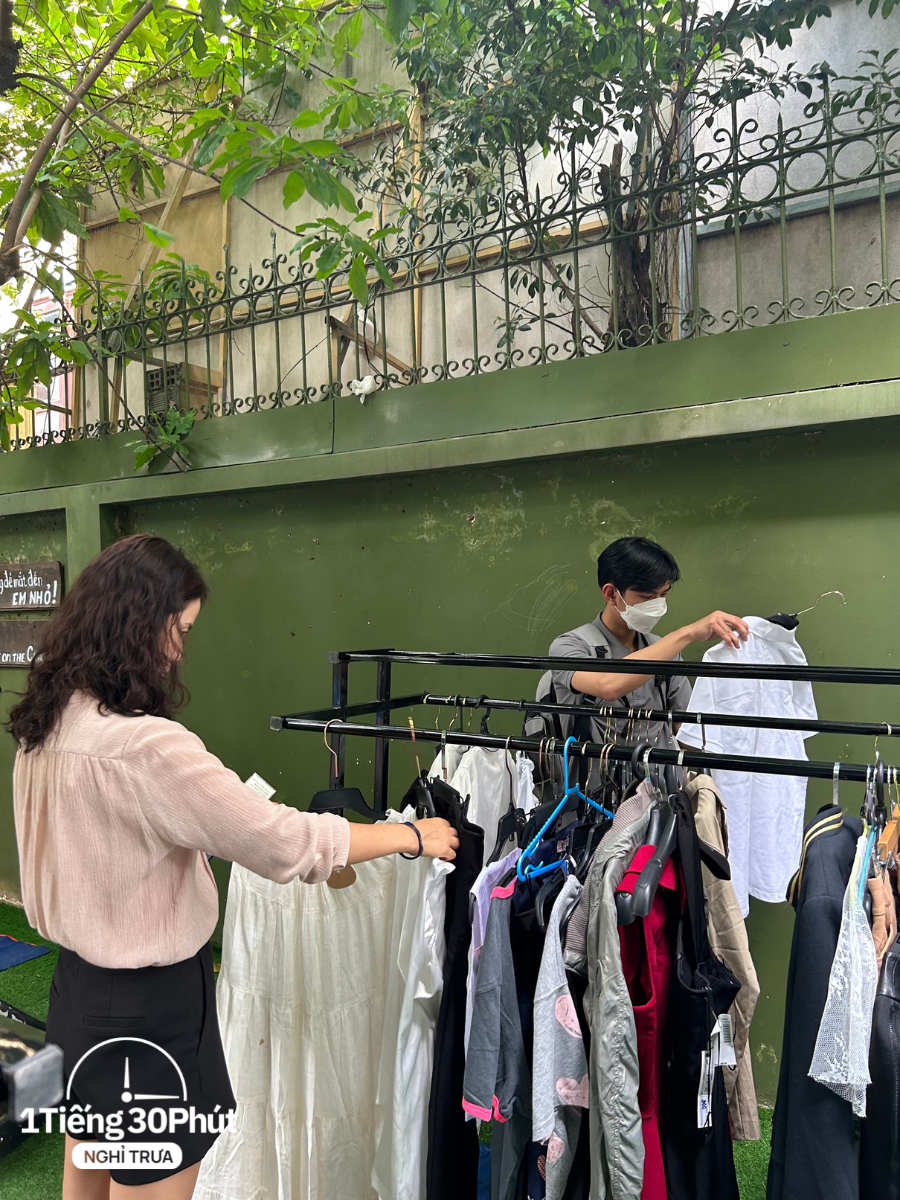 Cuối năm hội dân văn phòng đi săn đồ thanh lý của người nổi tiếng vào giờ nghỉ trưa - Ảnh 15.