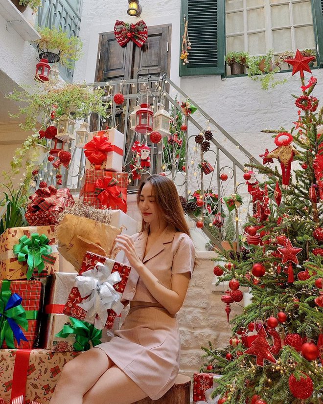 Giới trẻ TP.HCM chụp ảnh Giáng sinh rần rần tại các quán cà phê phong cách cổ điển phương Tây - Ảnh 15.