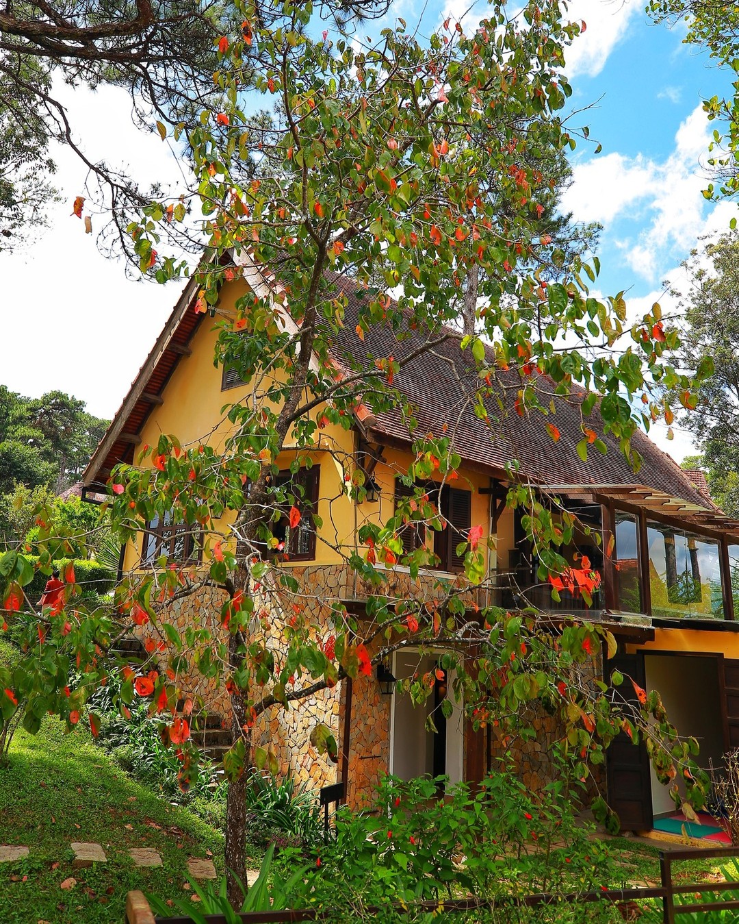 Du khách đến Đà Lạt bắt đầu chuộng tham quan các ngôi biệt thự cổ thay cho quán cà phê giữa núi rừng - Ảnh 26. Du khách đến Đà Lạt bắt đầu chuộng tham quan các ngôi biệt thự cổ thay cho quán cà phê giữa núi rừng - Ảnh 26.