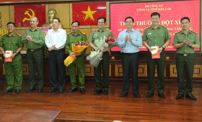 20 mũi trinh sát vây bắt đường dây cá độ bóng đá mùa World Cup hơn 1.000 tỉ đồng - Ảnh 1. 20 mũi trinh sát vây bắt đường dây cá độ bóng đá mùa World Cup hơn 1.000 tỉ đồng - Ảnh 1.