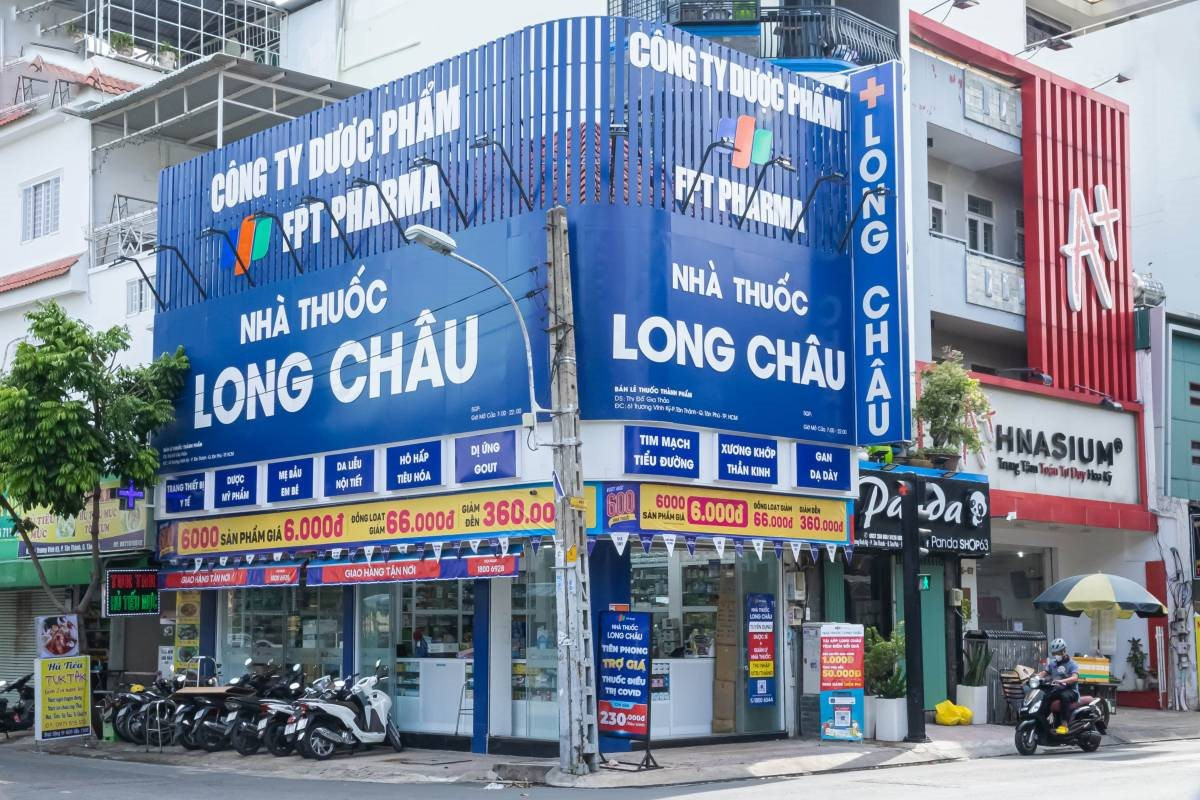 Người tiêu dùng Việt tích cực mua thuốc online: Lưu lượng truy cập website của Long Châu tăng 150%, Jio Health tăng 172,1% - Ảnh 1. Người tiêu dùng Việt tích cực mua thuốc online: Lưu lượng truy cập website của Long Châu tăng 150%, Jio Health tăng 172,1% - Ảnh 1.