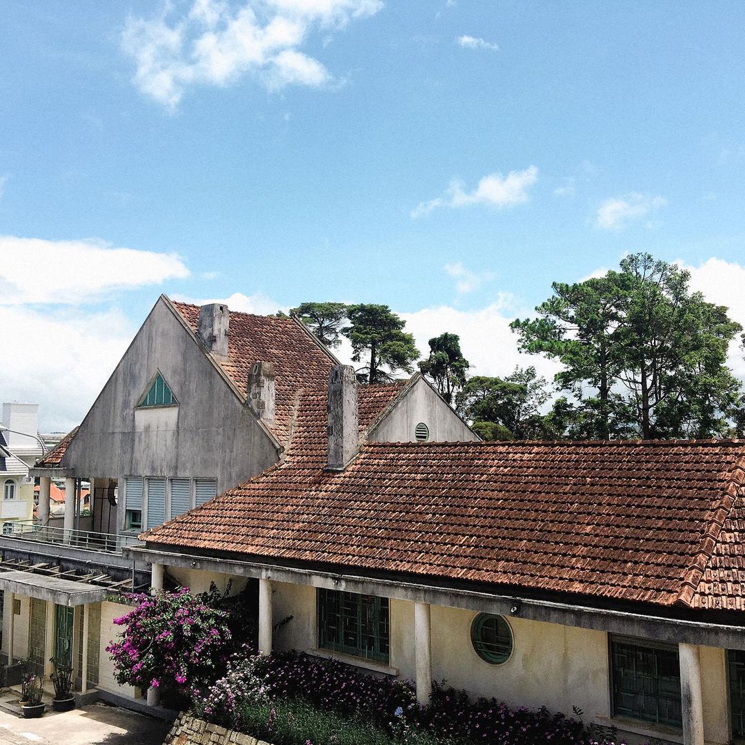 Du khách đến Đà Lạt bắt đầu chuộng tham quan các ngôi biệt thự cổ thay cho quán cà phê giữa núi rừng - Ảnh 11. Du khách đến Đà Lạt bắt đầu chuộng tham quan các ngôi biệt thự cổ thay cho quán cà phê giữa núi rừng - Ảnh 11.