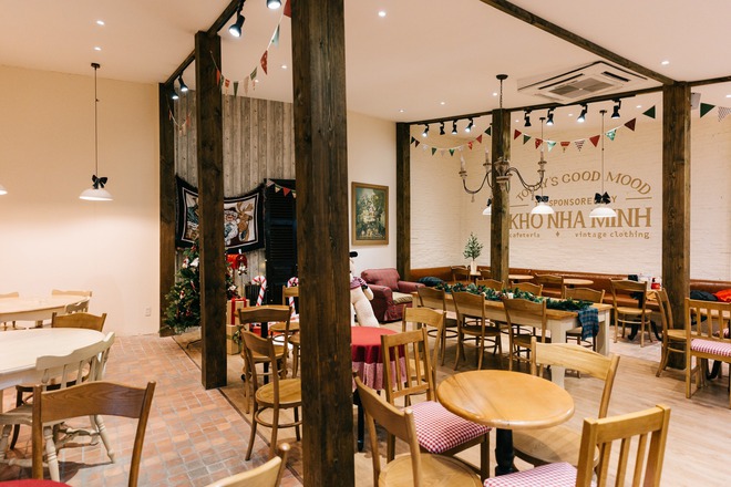 Giới trẻ TP.HCM chụp ảnh Giáng sinh rần rần tại các quán cà phê phong cách cổ điển phương Tây - Ảnh 24.