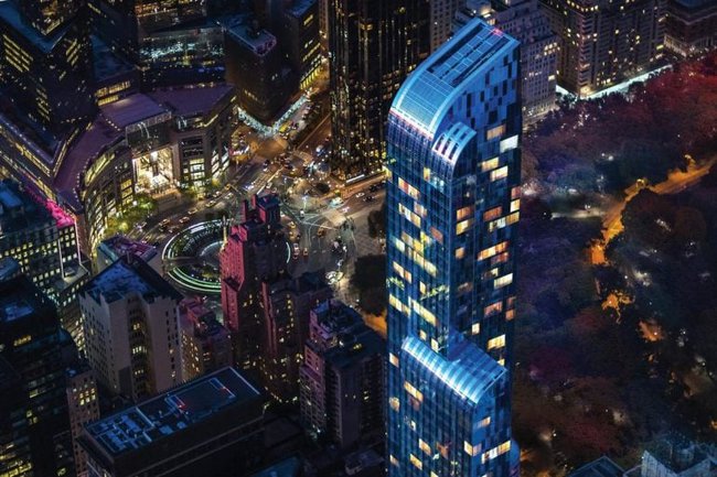 Thành viên hoàng gia Qatar tiêu tiền kiểu ngược đời: Từ chối penthouse vì thang máy không đủ vệ sĩ đứng, mua dãy nhà “lụp xụp chỉ 47 triệu USD - Ảnh 2.