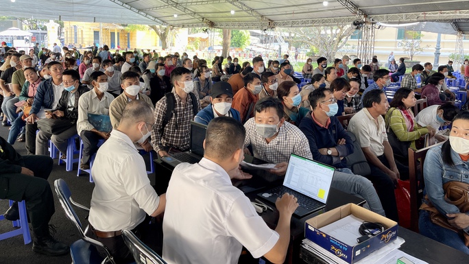 Thêm bị hại đến tòa cập nhật thông tin tham dự phiên xét xử Nguyễn Thái Luyện - Ảnh 1. Thêm bị hại đến tòa cập nhật thông tin tham dự phiên xét xử Nguyễn Thái Luyện - Ảnh 1.