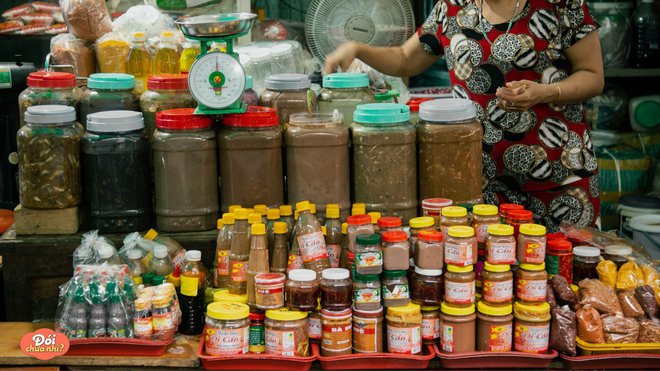 Thưởng thức đủ món đặc sản miền Trung đúng điệu tại chợ Bà Hoa - Ảnh 5.