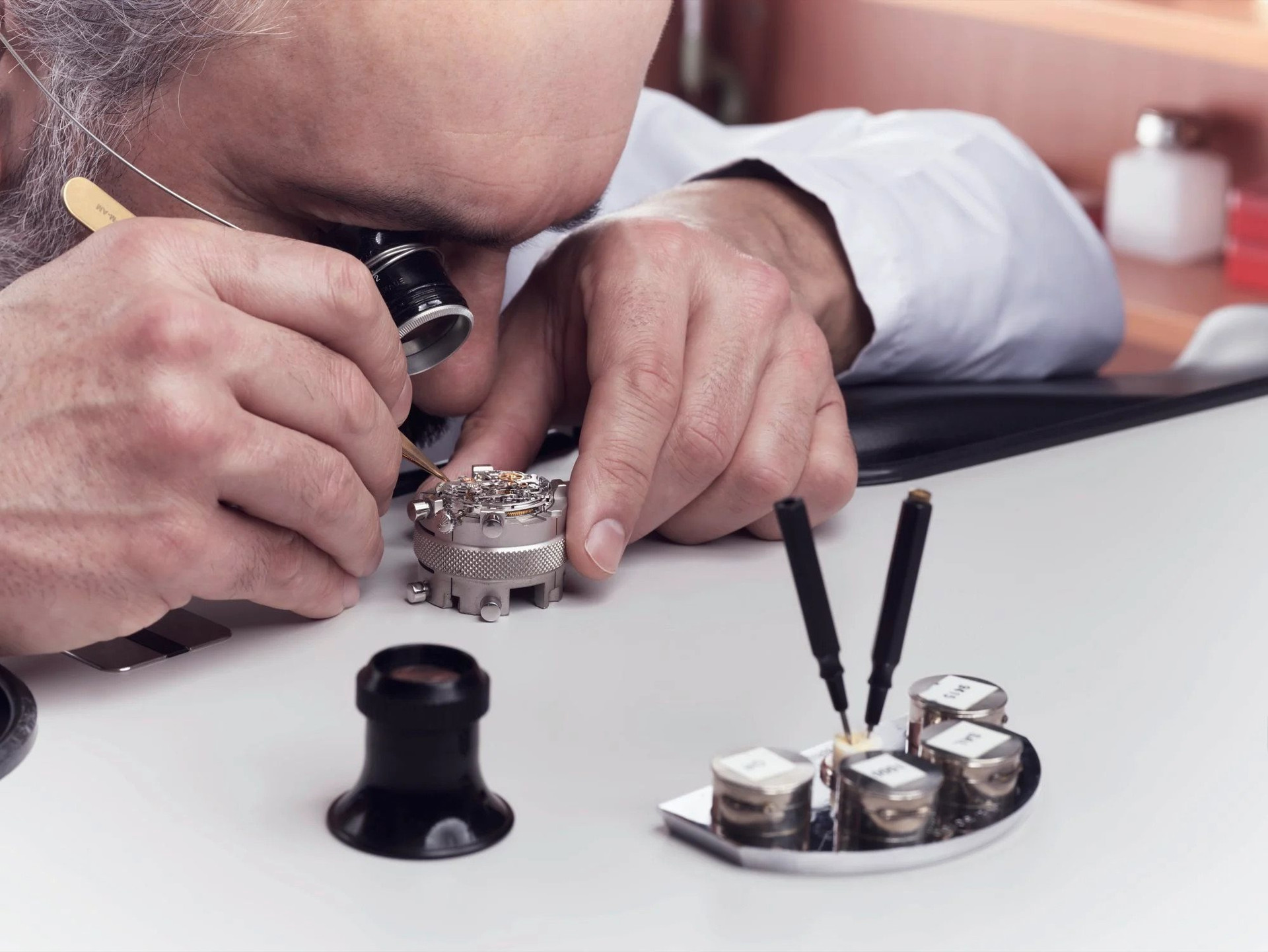 Tỷ phú đã là gì, ngay cả thành viên hoàng gia giàu có hàng đầu thế giới muốn sở hữu món đồ này còn phải xếp hàng dài mới đến lượt - Ảnh 4.